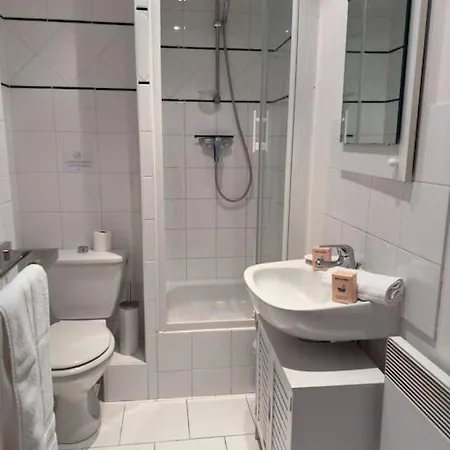 Azura Yourhosthelper * Trouville-sur-Mer