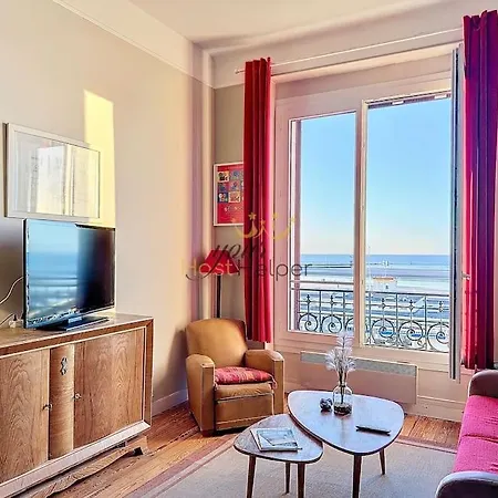 Azura Yourhosthelper * Trouville-sur-Mer