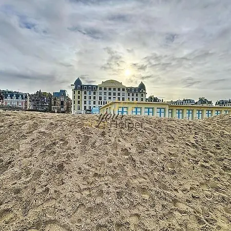 Azura Yourhosthelper * Trouville-sur-Mer