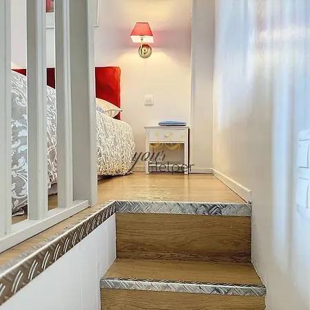 Azura Yourhosthelper