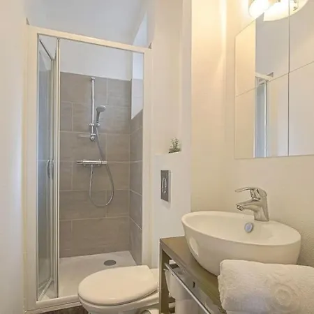 Azura Yourhosthelper Apartament