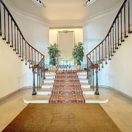 Azura Yourhosthelper Apartmán