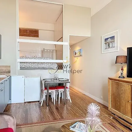 Azura Yourhosthelper * Trouville-sur-Mer