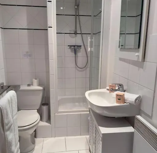 Azura Yourhosthelper * Trouville-sur-Mer