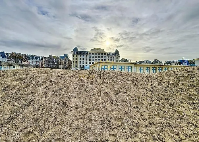 Azura Yourhosthelper * Trouville-sur-Mer