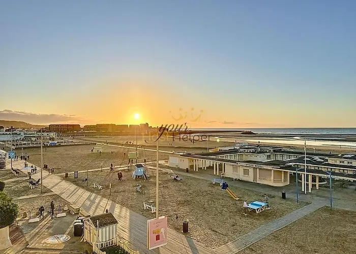 Azura Yourhosthelper * Trouville-sur-Mer