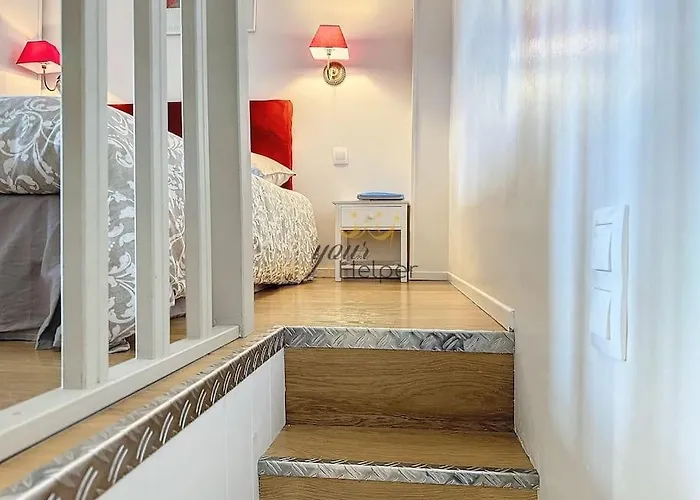 Azura Yourhosthelper