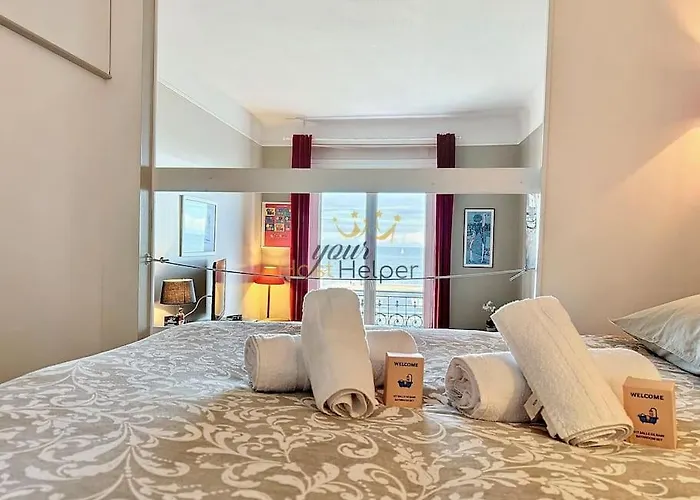 Azura Yourhosthelper *