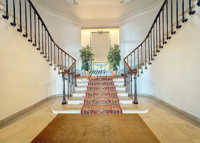 Azura Yourhosthelper Apartment