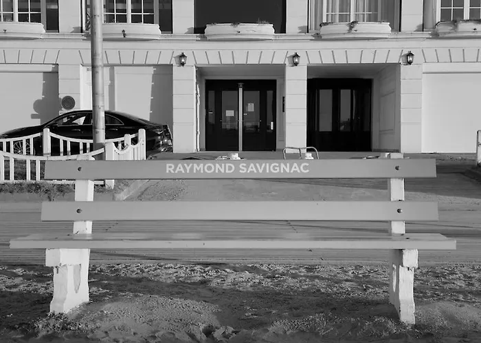 Azura Yourhosthelper *