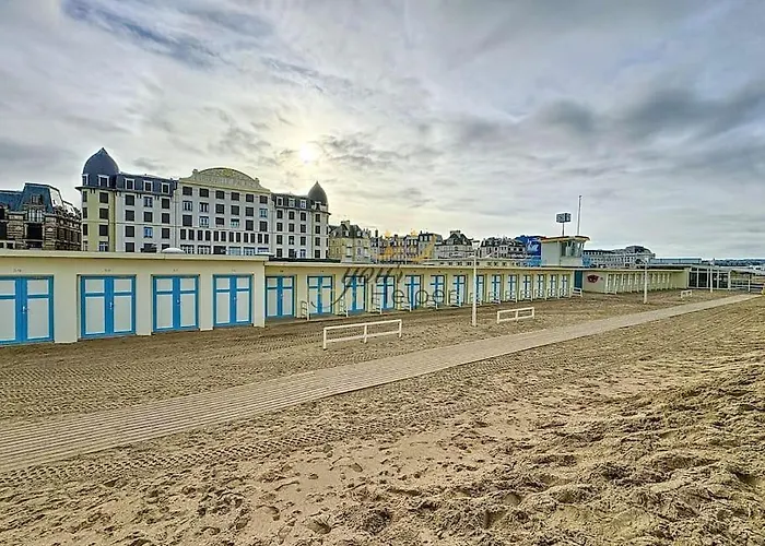 Azura Yourhosthelper Apartment